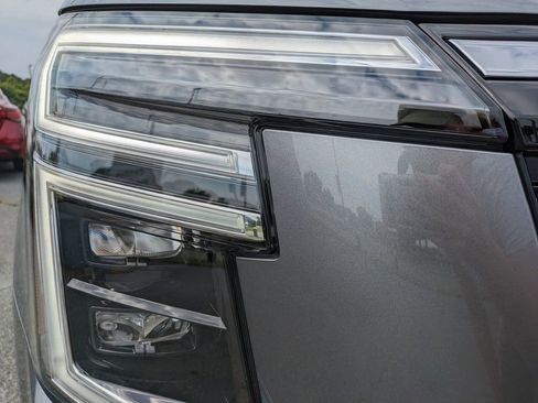 New 2025 Nissan Armada SL w/ Captain's Chari Seat Package image 10