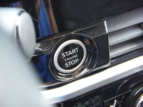 Used 2022 Nissan Pathfinder SV w/ SV Premium Package image 22