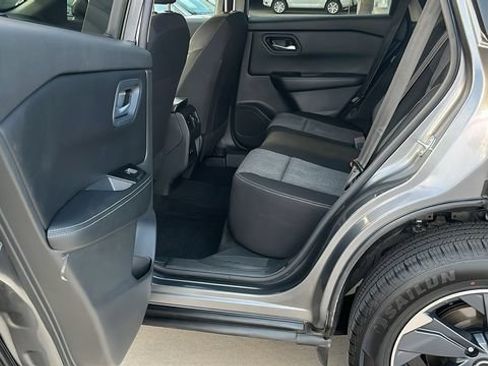 Used 2024 Nissan Rogue SV FWD image 20