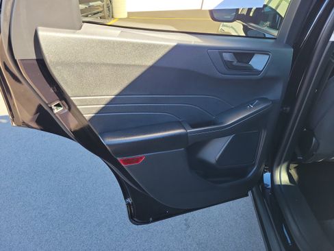 Certified 2022 Ford Escape SE w/ SE Sport Appearance Package image 10