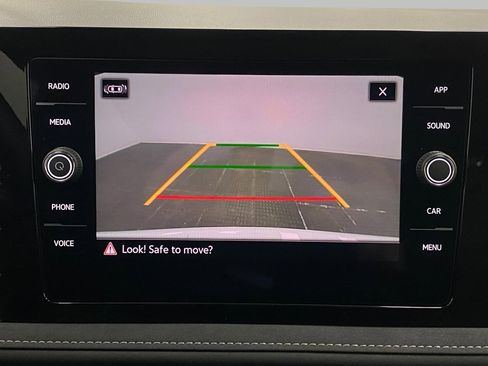 Certified 2025 Volkswagen Taos SE image 21