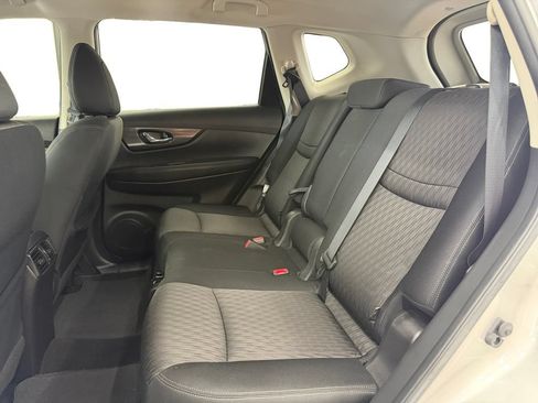 Used 2018 Nissan Rogue SV FWD image 16
