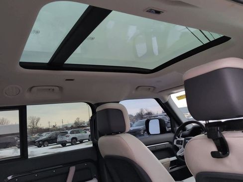 Used 2024 Land Rover Defender 130 S image 23