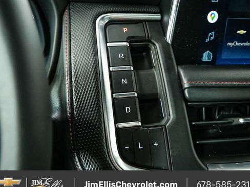 Used 2022 Chevrolet Suburban RST w/ Luxury Package image 17