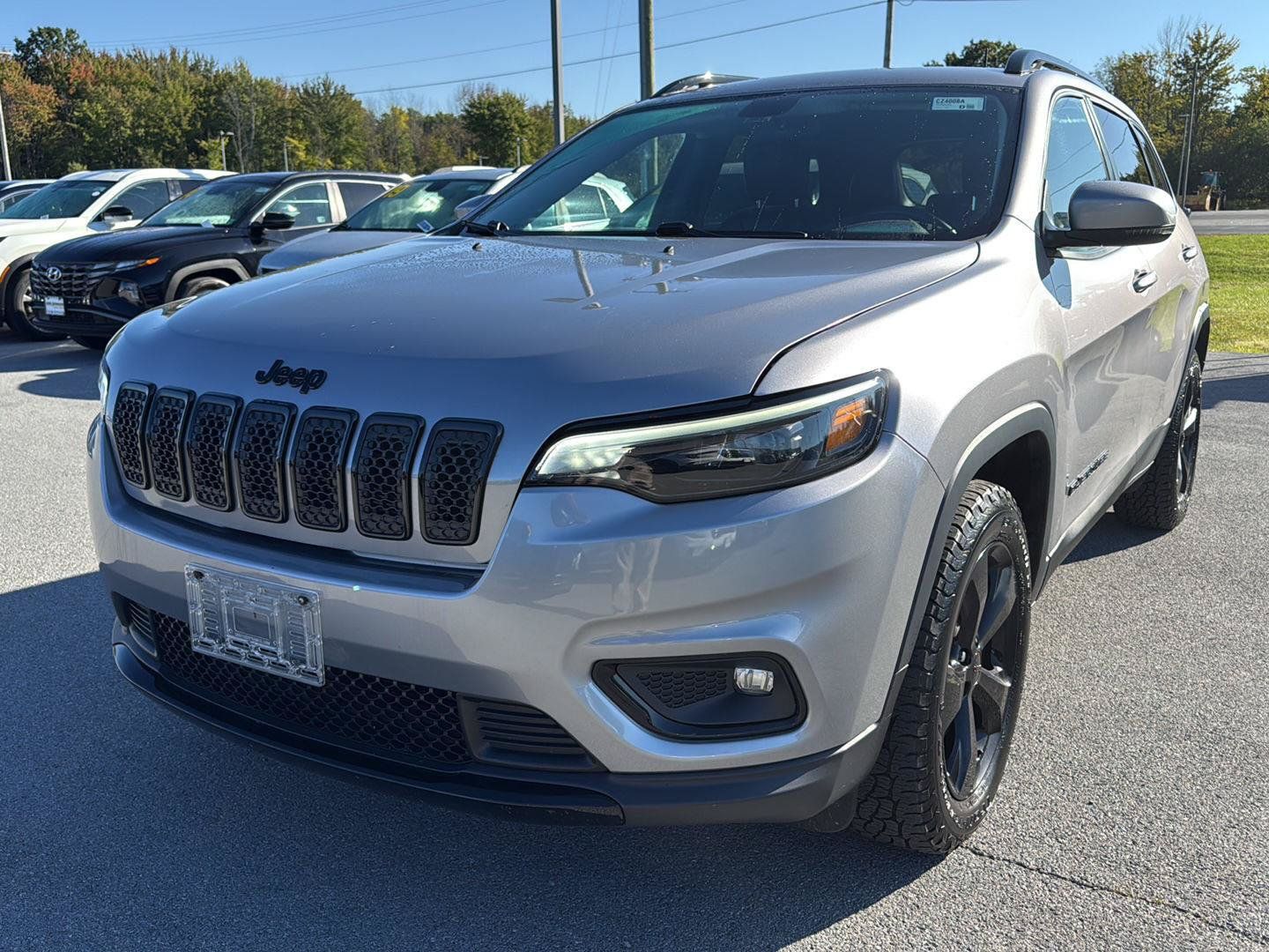 Used 2020 Jeep Cherokee Latitude Plus AWD/4WD image 3