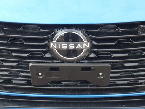 Certified 2025 Nissan Sentra SR FWD image 34