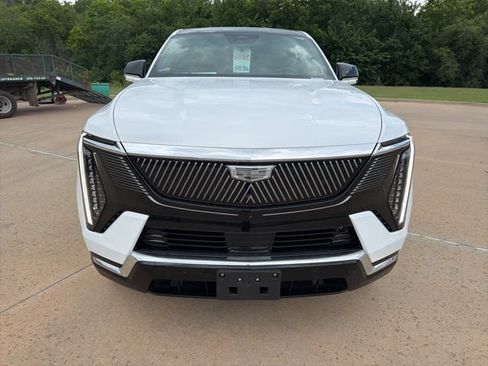 Used 2025 Cadillac Escalade IQ Luxury 2 AWD/4WD image 8