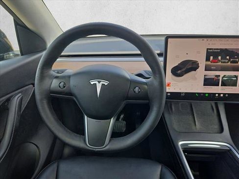 Used 2022 Tesla Model Y Long Range image 17