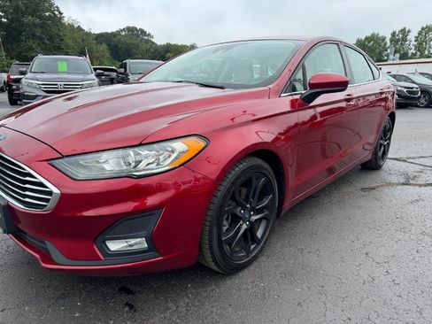 Used 2019 Ford Fusion SE w/ Equipment Group 151A FWD image 9