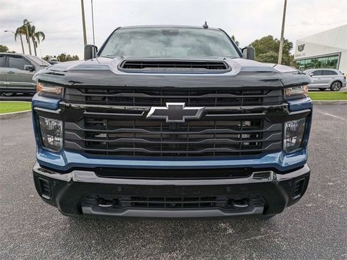 Used 2025 Chevrolet Silverado 2500 Custom w/ Custom Value Package image 9