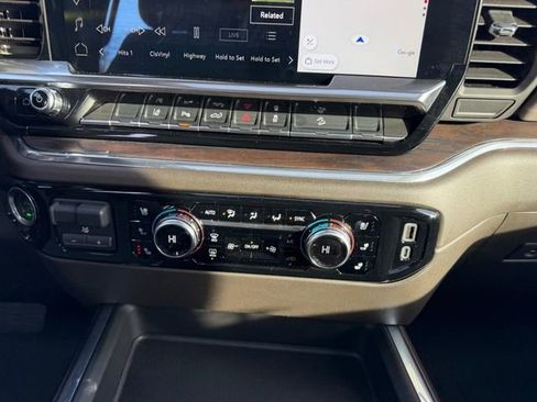 Used 2025 GMC Sierra 3500 SLT w/ SLT Premium Package image 14