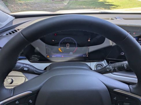 New 2026 Chevrolet Trax LT w/ Sunroof Package FWD image 15