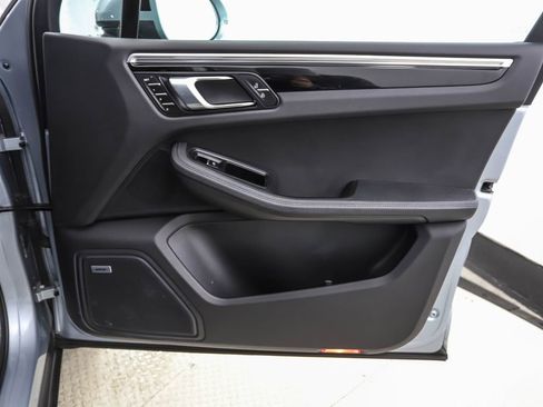 Used 2020 Porsche Macan image 27