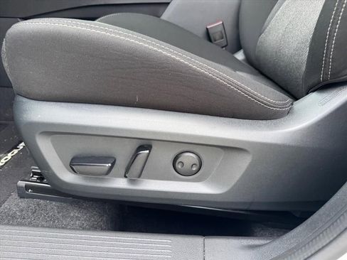 Certified 2025 Nissan Rogue SV FWD image 14