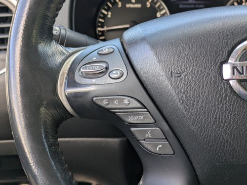 Used 2018 Nissan Pathfinder SV image 25