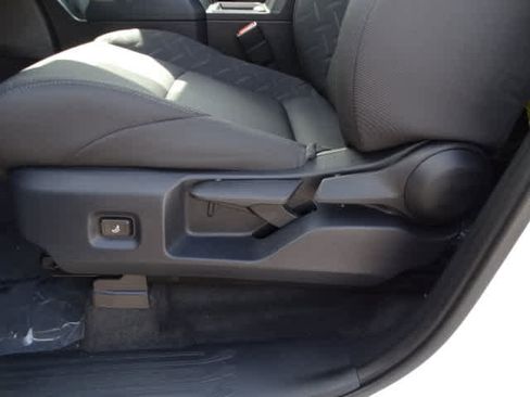 Used 2025 Toyota Tacoma SR5 AWD/4WD image 17
