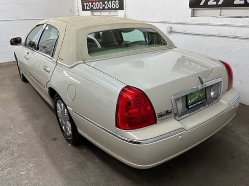 Used 2004 Lincoln Town Car Ultimate image 4