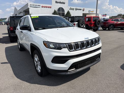 Used 2024 Jeep Compass Sport AWD/4WD image 3
