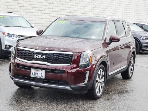 Used 2022 Kia Telluride EX w/ EX Premium Package image 3