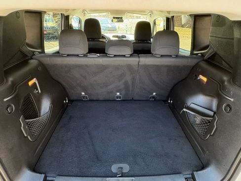 Used 2016 Jeep Renegade Trailhawk image 27
