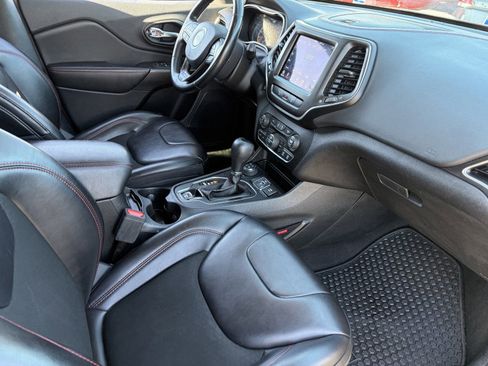 Used 2021 Jeep Cherokee Trailhawk AWD/4WD image 13