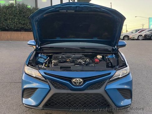 Used 2018 Toyota Camry SE image 7