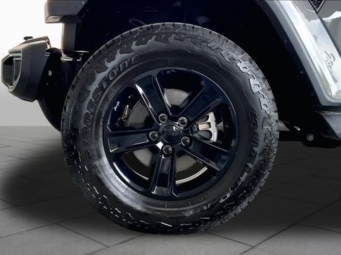 Used 2019 Jeep Wrangler Unlimited Sahara AWD/4WD image 11