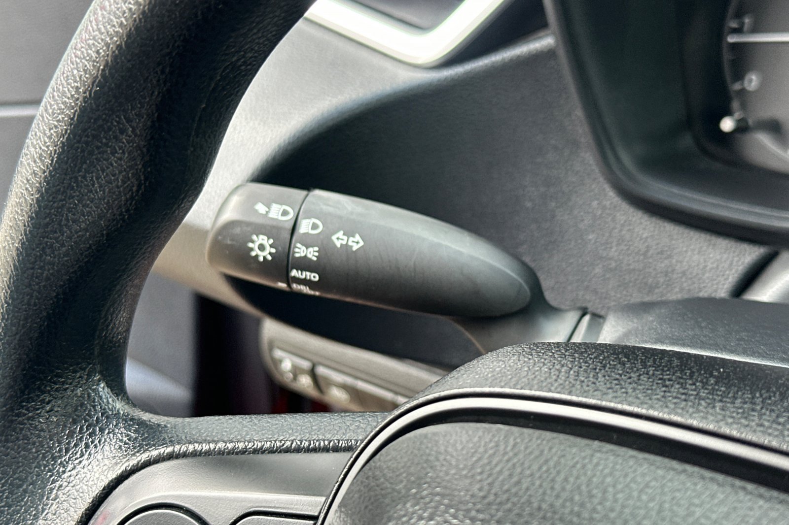 Used 2025 Toyota Corolla LE FWD image 36