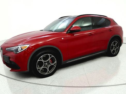 Used 2022 Alfa Romeo Stelvio Ti AWD/4WD image 3