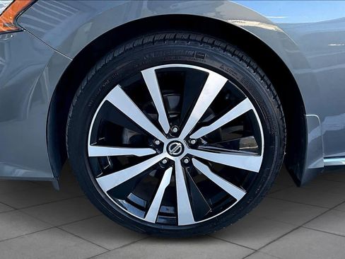 Used 2020 Nissan Altima 2.5 SR w/ Premium Package image 11