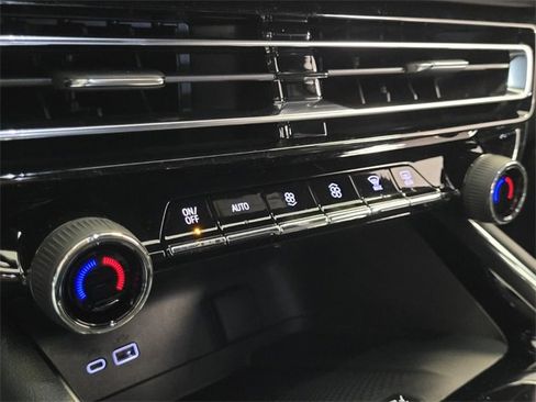 New 2026 Chevrolet Traverse LT image 19