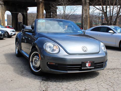 Used 2014 Volkswagen Beetle 1.8T image 1