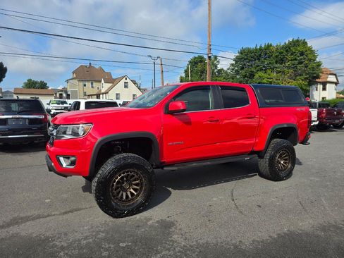 Used 2019 Chevrolet Colorado LT w/ LT Convenience Package AWD/4WD image 3