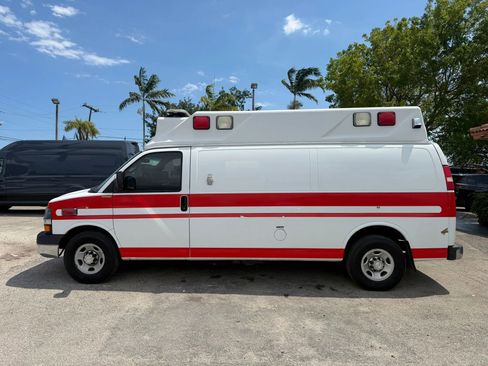 Used 2016 Chevrolet Express 3500 Extended w/ Ambulance Package RWD image 3