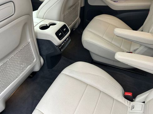 Used 2020 Mercedes-Benz GLS 450 4MATIC image 26