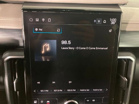 Used 2024 GMC Acadia Elevation image 3