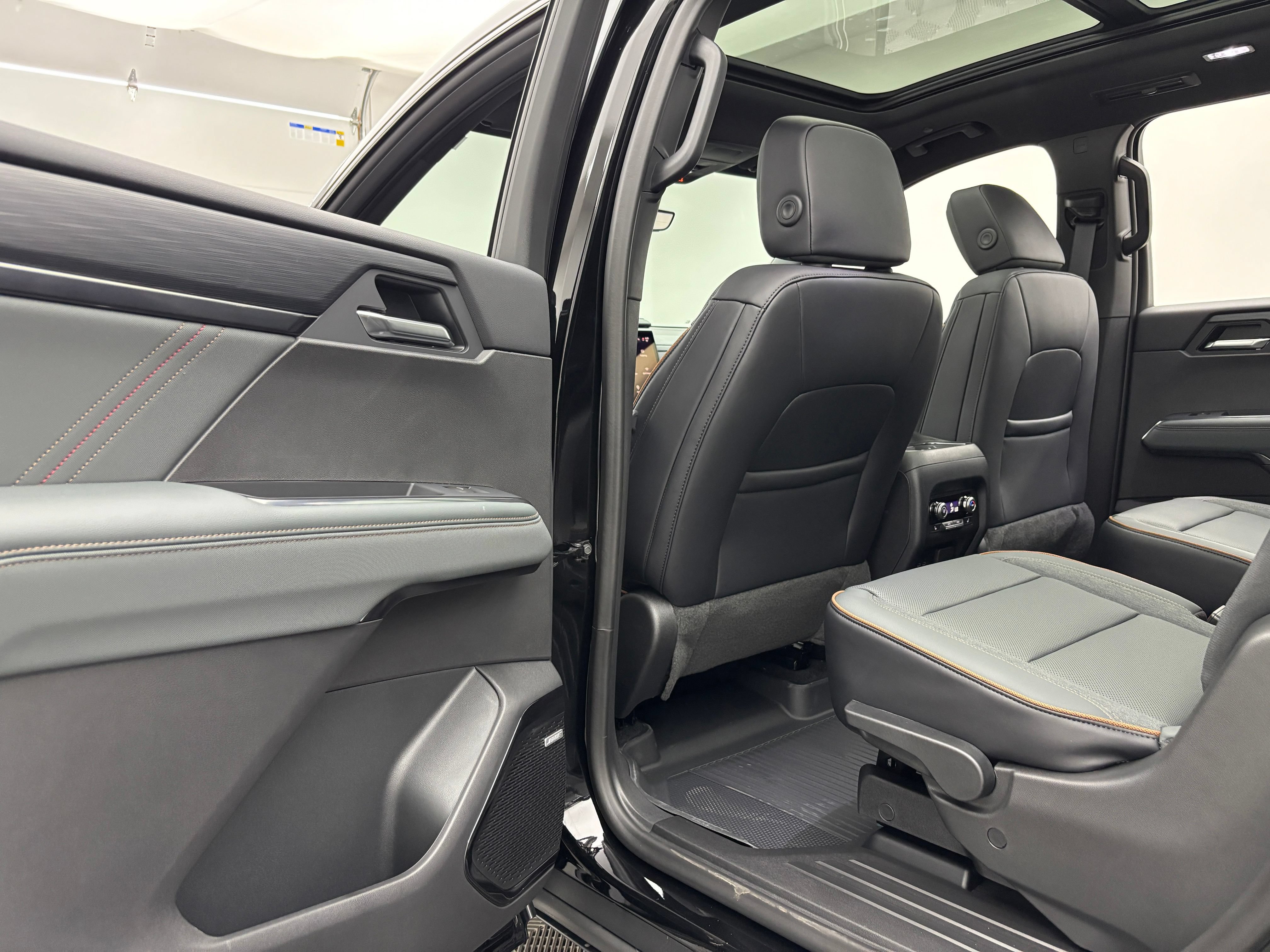New 2026 GMC Acadia AT4 w/ Luxury Package AWD/4WD image 42