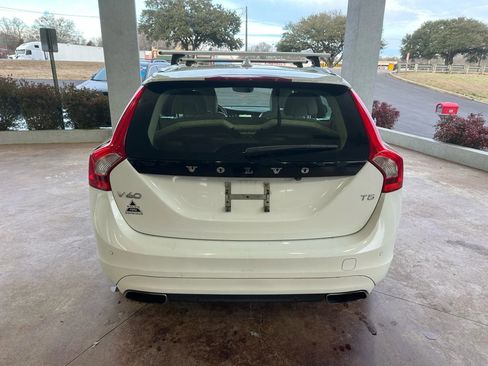 Used 2015 Volvo V60 T5 Premier image 5