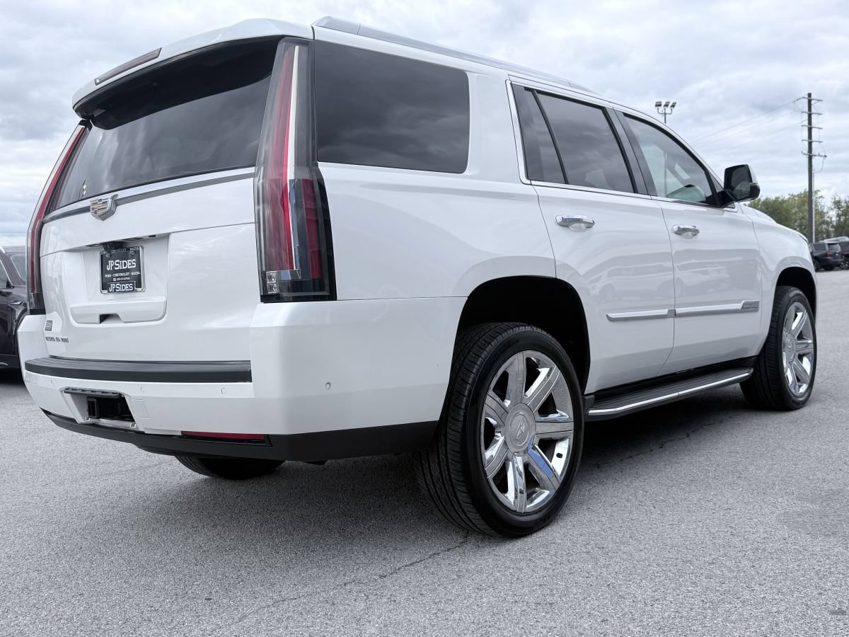 Used 2017 Cadillac Escalade Luxury RWD image 5