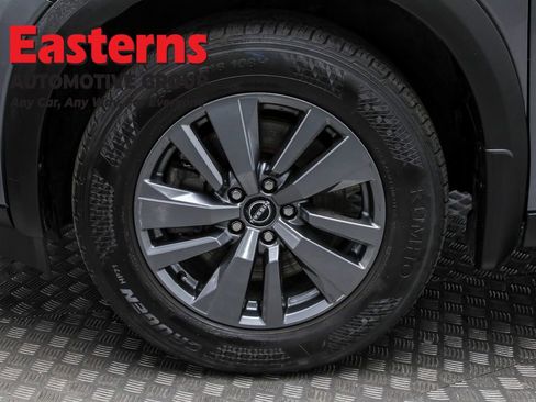 Used 2024 Nissan Pathfinder S image 32