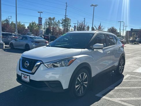 Used 2018 Nissan Kicks SV image 7