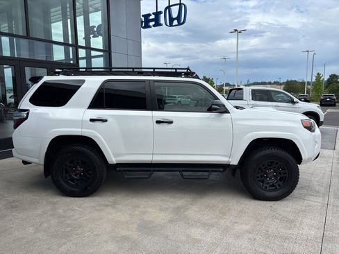 Used 2020 Toyota 4Runner Venture w/ Moonroof Package AWD/4WD image 4