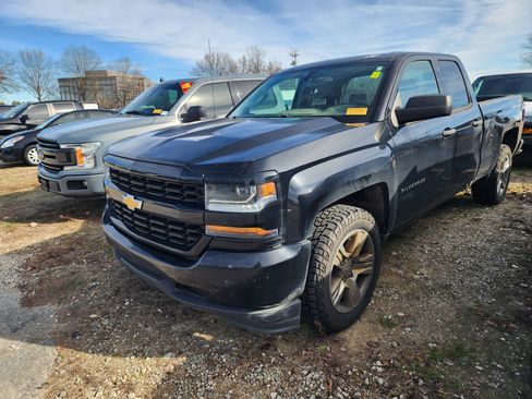 Used 2019 Chevrolet Silverado 1500 Custom w/ Custom Convenience Package image 3