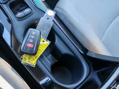 Used 2022 Toyota Corolla LE w/ LE Convenience Package image 19