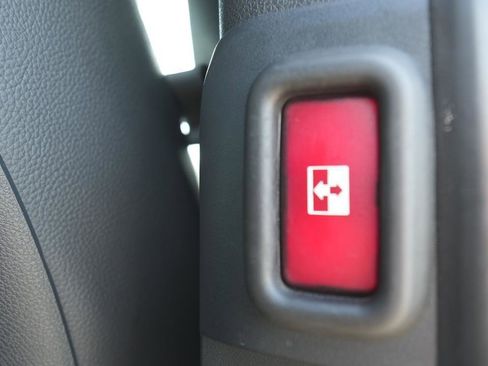 Used 2025 Mercedes-Benz Sprinter 2500 image 16