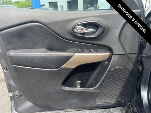 Used 2018 Jeep Cherokee Limited AWD/4WD image 14