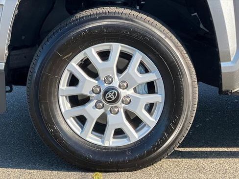 Certified 2025 Toyota Tacoma SR5 image 28