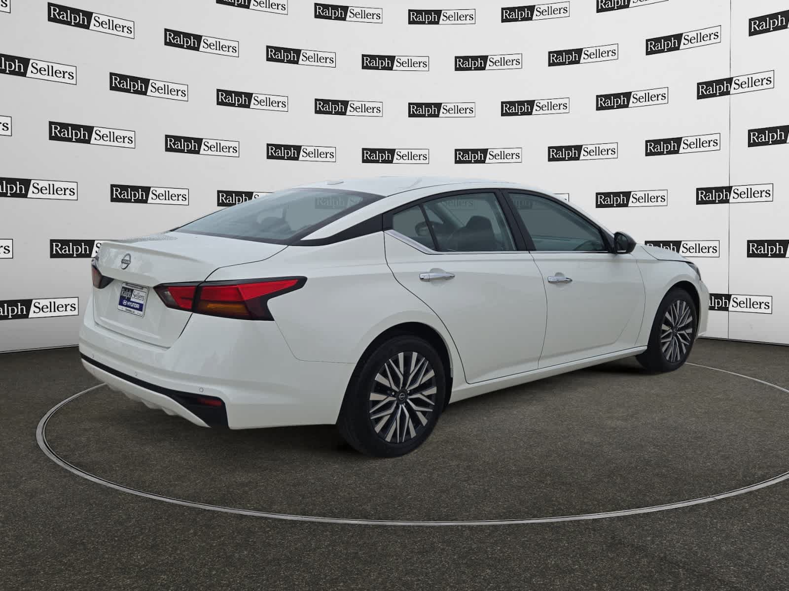 Used 2025 Nissan Altima 2.5 SV FWD image 6