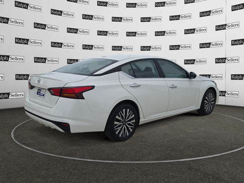 Used 2025 Nissan Altima 2.5 SV FWD image 6
