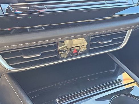 Used 2025 Volkswagen Atlas Cross Sport SE image 25